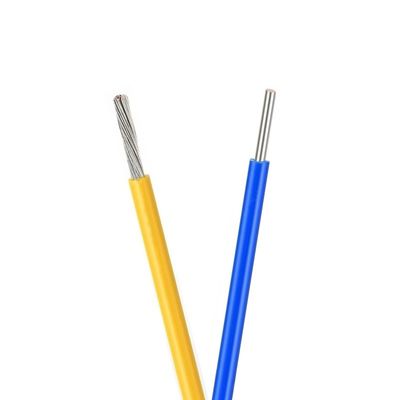 Cables aislados PFA con un amplio rango de temperaturas (-60 ~ + 250 °C) y resistencia química para aplicaciones de baja fricción